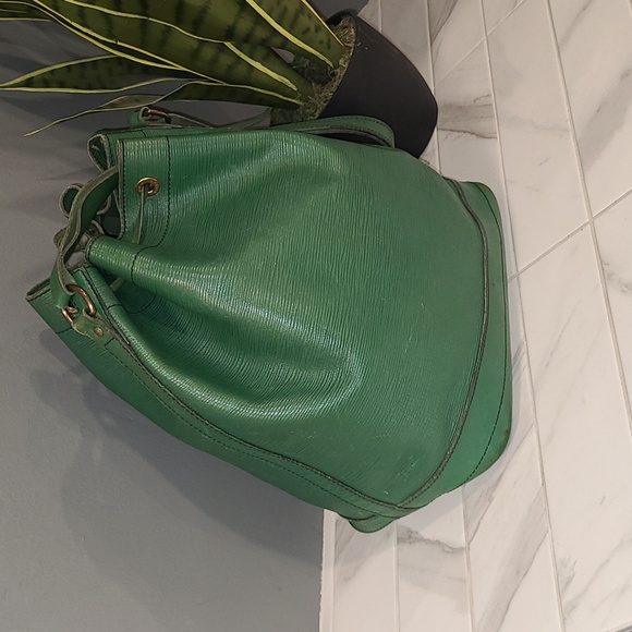 SOLD - Authentic Louis Vuitton - Picture 3 of 14